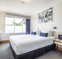 Nightcap at Carlyle Hotel - New Castle Holiday