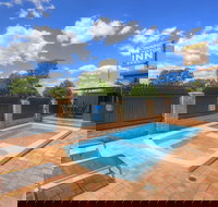 Cousins Motor Inn - New Castle Holiday