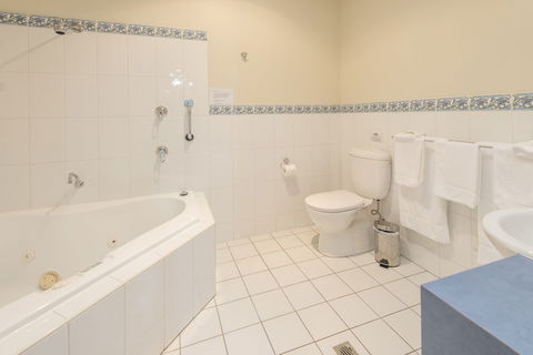 Tranquilles Bed And Breakfast - New Castle Holiday 6