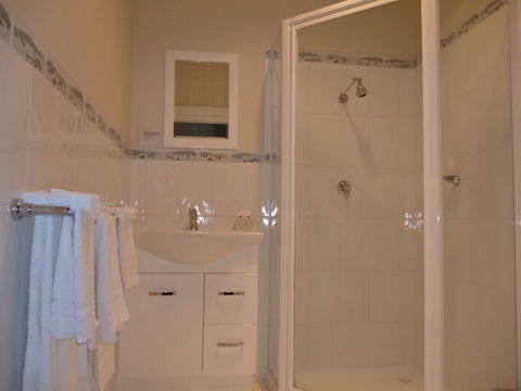 Tranquilles Bed And Breakfast - New Castle Holiday 5