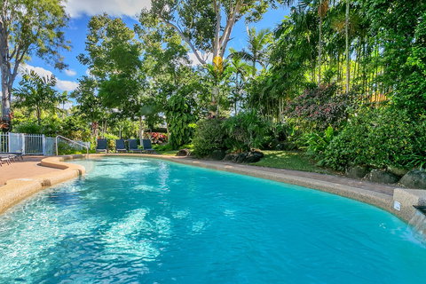 Beachfront Apartments On Trinity Beach - New Castle Holiday 2