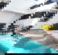 Elysium Apartments - New Castle Holiday