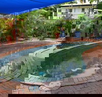 Coconut Grove Holiday Apartments - New Castle Holiday