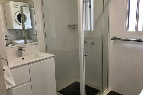 Burleigh Palms Holiday Apartments - New Castle Holiday 5