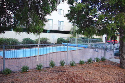 Canberra Short Term And Holiday Accommodation - New Castle Holiday 4
