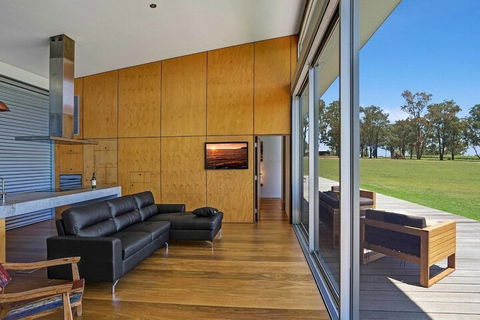 The Longhouse Suite 2 - New Castle Holiday 6