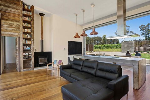 The Longhouse Suite 2 - New Castle Holiday 5