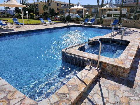 Southern Cross Beachfront Holiday Apartments - New Castle Holiday 1
