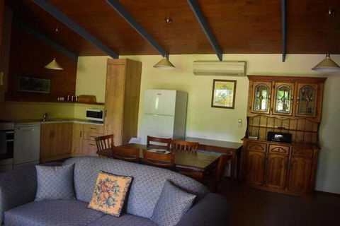 Clarendon Chalets - New Castle Holiday 5