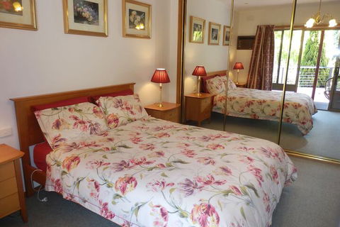 Mast Gully Gardens Bed & Breakfast - New Castle Holiday 4