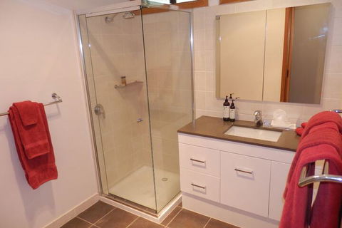 Mast Gully Gardens Bed & Breakfast - New Castle Holiday 2