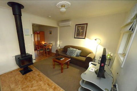 Riesling Trail & Clare Valley Cottages - New Castle Holiday 5