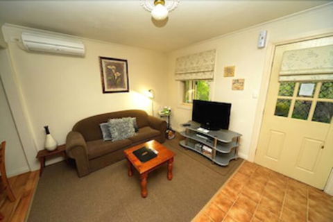 Riesling Trail & Clare Valley Cottages - New Castle Holiday 3