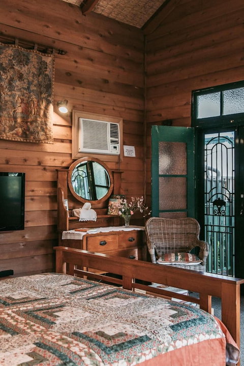 Peppercorns Bed And Breakfast - New Castle Holiday 3