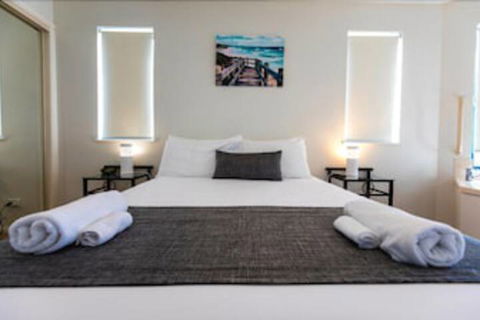 La Promenade - New Castle Holiday 5