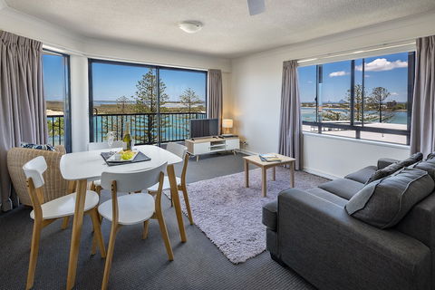 Belaire Place - New Castle Holiday 6