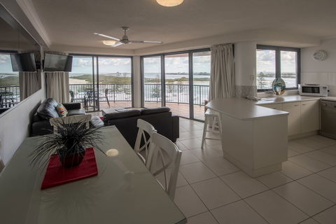 Centrepoint Holiday Apartments - New Castle Holiday 6