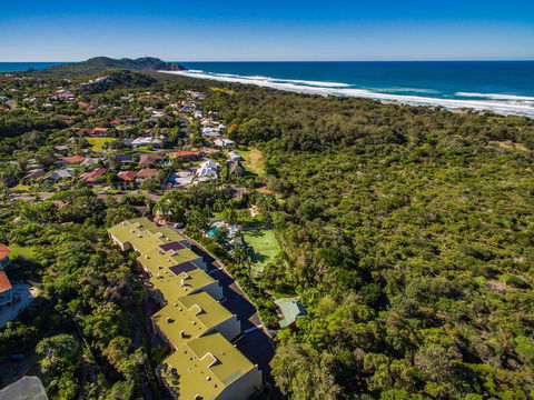 The Oasis Apartments And Treetop Houses - New Castle Holiday 1