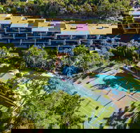 The Oasis Apartments and Treetop Houses - New Castle Holiday