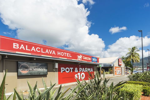 Nightcap At Balaclava Hotel - New Castle Holiday 0
