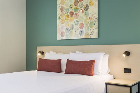 Nightcap At Balaclava Hotel - New Castle Holiday 3