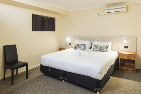 Nightcap At Balaclava Hotel - New Castle Holiday 6