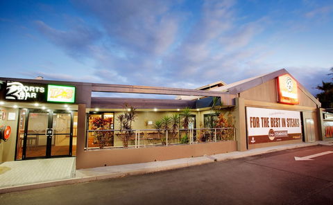 Nightcap At Balaclava Hotel - New Castle Holiday 1