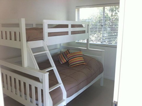 BANGALEE - New Castle Holiday 1