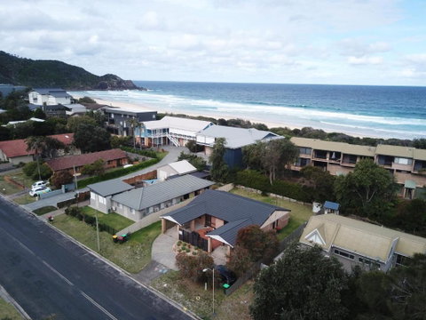 LIFES A BEACH 1 - New Castle Holiday 1