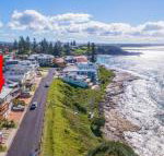 Avalon 1 overlooking beautiful Convent Beach - New Castle Holiday