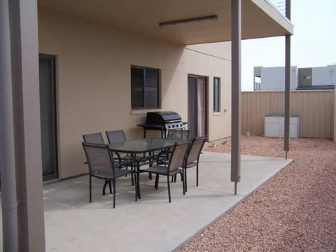 Relax On Par - New Castle Holiday 4