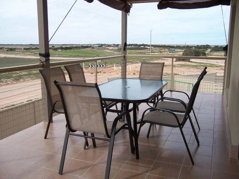 Relax On Par - New Castle Holiday 1