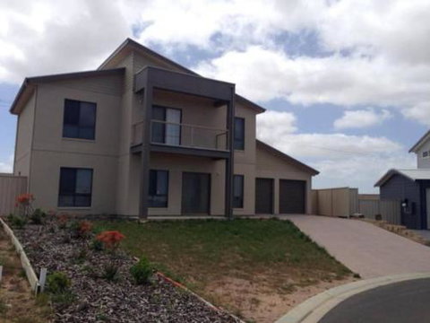 Relax On Par - New Castle Holiday 6