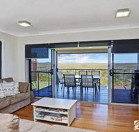 Jinalong 17 Pacific Street Family home great views. - New Castle Holiday