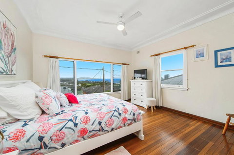 Shellseekers 4 Hodgson Street - New Castle Holiday 1