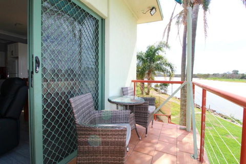 Beachfront 6 25 Willow Street - New Castle Holiday 2