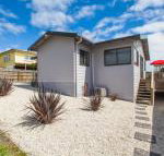 Bircoo Cottage Beach  Golf Getaway - New Castle Holiday