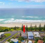 Blue Pacific 1 Across the road from Pippi Beach - New Castle Holiday