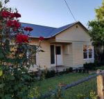 Cottage on Main - New Castle Holiday