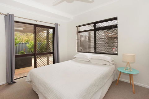 6 Petrie Ave Marcoola Pet Friendly Linen Supplied - New Castle Holiday 3