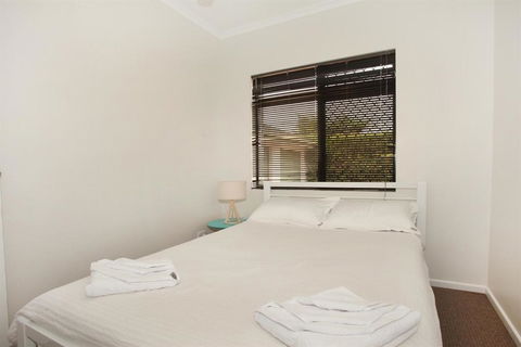6 Petrie Ave Marcoola Pet Friendly Linen Supplied - New Castle Holiday 4
