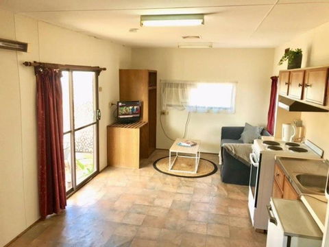 Cute Private Studio Flat With AIRCON! - New Castle Holiday 4
