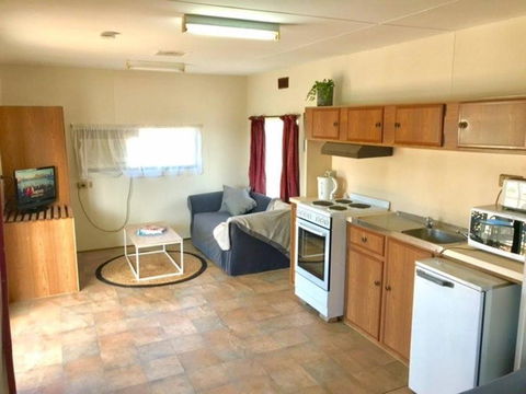 Cute Private Studio Flat With AIRCON! - New Castle Holiday 6