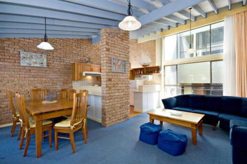 Gowrie Avenue Bay Parklands Townhouse 04 2 - New Castle Holiday 0