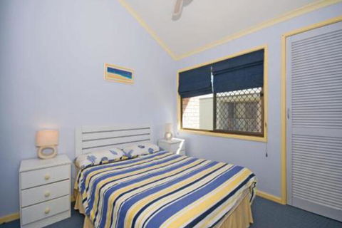 Gowrie Avenue Bay Parklands Townhouse 04 2 - New Castle Holiday 6