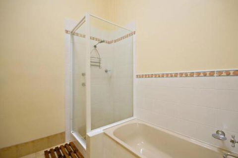 Gowrie Avenue Bay Parklands Townhouse 04 2 - New Castle Holiday 5