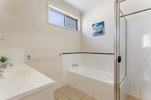 Spacious Modern & Walk To The Beach! - New Castle Holiday 2