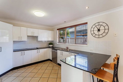 Spacious Modern & Walk To The Beach! - New Castle Holiday 5