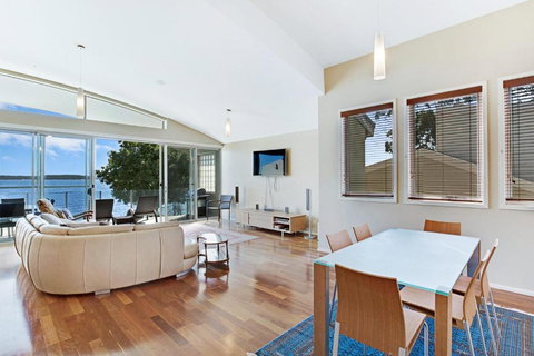 Breath Taking Waterfront! - New Castle Holiday 3