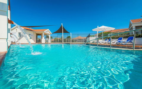 Breakers 1/8 - New Castle Holiday 4